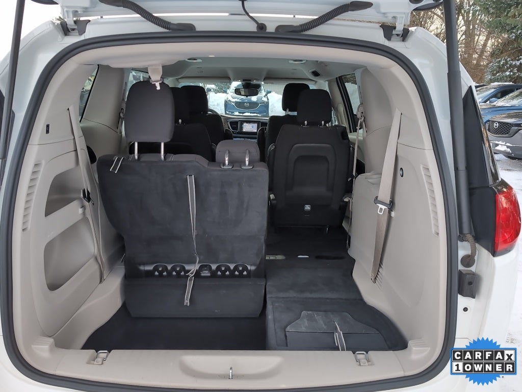 2023 Chrysler Voyager LX