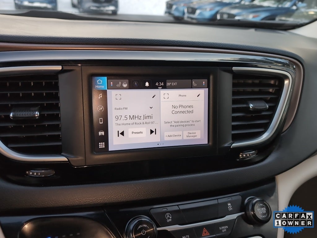 2023 Chrysler Voyager LX