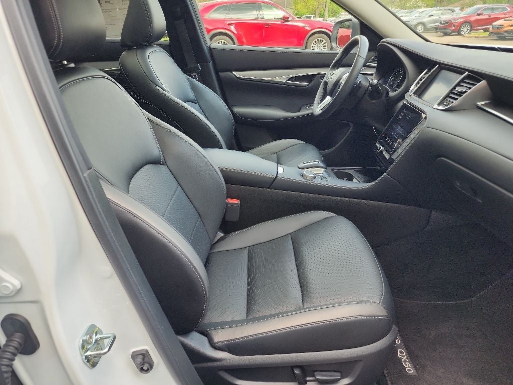 2023 INFINITI QX50 LUXE