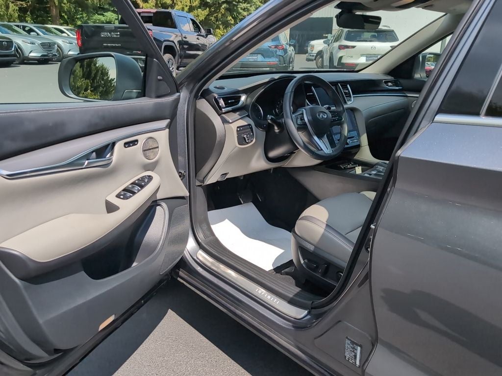 2023 INFINITI QX50 LUXE