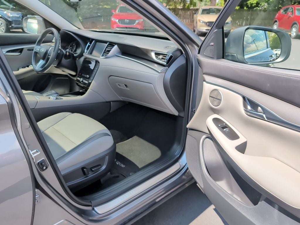 2023 INFINITI QX50 LUXE