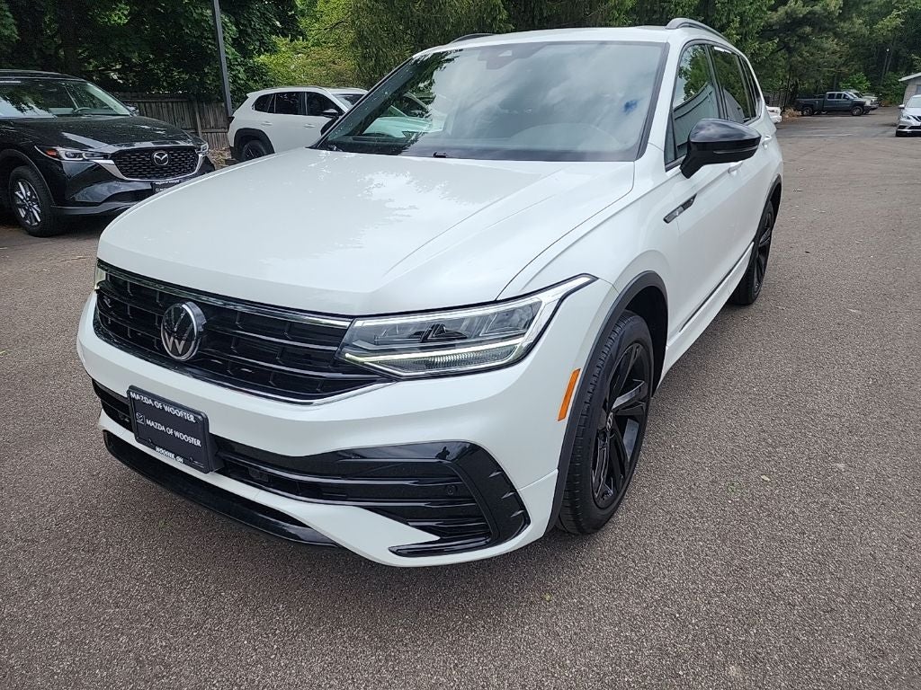 2023 Volkswagen Tiguan 2.0T SE R-Line Black 4Motion's photo