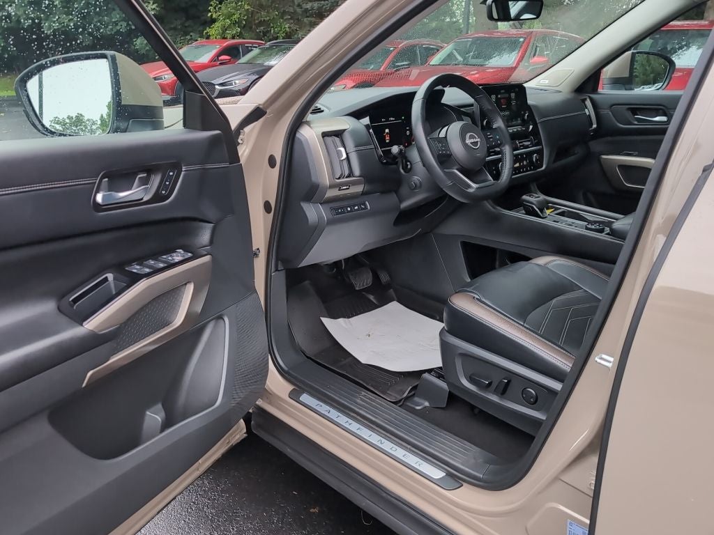 2023 Nissan Pathfinder Platinum